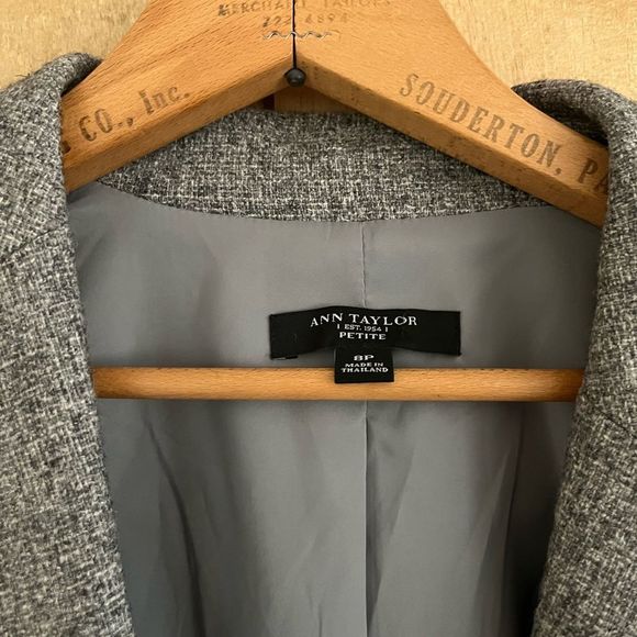 ANN TAYLOR || Grey Blazer - Picture 3 of 4